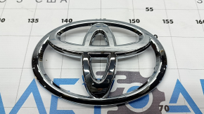 Toyota Sequoia 08-16 grill emblem