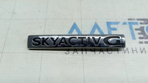 The SKYACTIV G emblem on the Mazda CX-5 2022-2025 trunk door is broken.