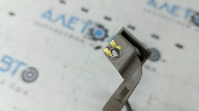 Left turn signal bracket for Toyota Prius 30 13-15, crack in mount
