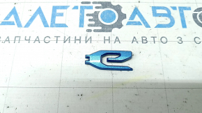 Emblem with the inscription "E" on the front left fender of the Jeep Grand Cherokee WL 22-25 PHEV
