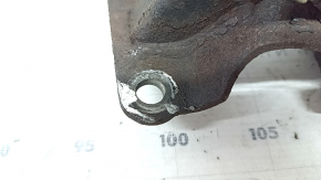 The rear engine mount of a 2016-2018 Toyota Rav4 hybrid is rusty and has microcracks.