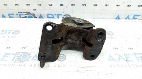 The rear engine mount of a 2016-2018 Toyota Rav4 hybrid is rusty and has microcracks.