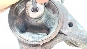 The rear engine mount of a 2016-2018 Toyota Rav4 hybrid is rusty and has microcracks.