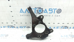 The front right axle of a Toyota Rav4 13-18 is rusty.