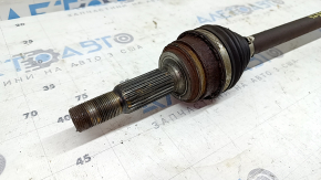 The rear right half-shaft of a Toyota Rav4 16-18 hybrid is rusty.