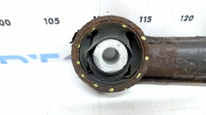 The rear left trailing arm of a Toyota Rav4 13-18 AWD is rusty, the bushing needs replacing.