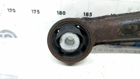 The rear right longitudinal control arm of a Toyota Rav4 13-18 AWD is rusty, the silent block needs replacing.