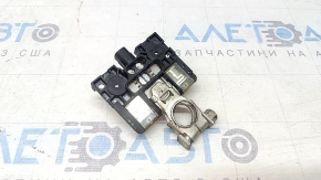 Positive battery terminal for Toyota Rav4 16-18 hybrid with distribution plate