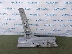 The central left body pillar of the VW Passat b8 16-19 USA was sawed off, non-standard cut
