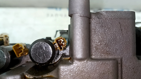 The valve body of the VW Passat b7 12-15 USA 2.5 MAN has a broken connector.