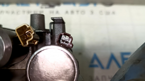 The valve body of the VW Passat b7 12-15 USA 2.5 MAN has a broken connector.