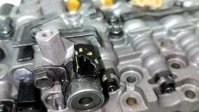 The valve body of the VW Passat b7 12-15 USA 2.5 MAN has a broken connector.