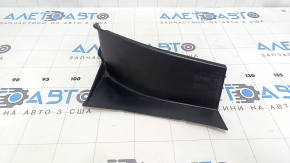The rear left exterior light cover for a Kia Sportage 23-25 has a broken mount.
