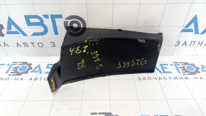 The rear left exterior light cover for a Kia Sportage 23-25 has a broken mount.