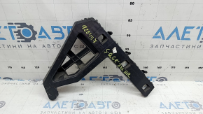 The right rear bumper mount for a Kia Sportage 23-25 is broken.