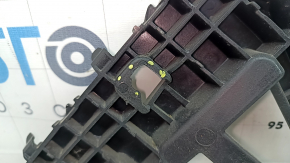 The right rear bumper mount for a Kia Sportage 23-25 is broken.