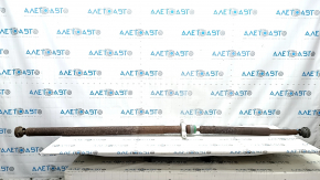 The driveshaft of a Ford Edge 19-24 2.0T AWD is rusty.