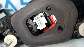 The inner tailgate light, left, Kia Sportage 23-25 LED, is worn.