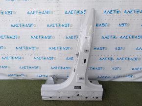 The central left body pillar of the BMW X5 G05 19-26 was sawed off.
