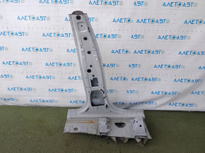 The central left body pillar of the BMW X5 G05 19-26 was sawed off.