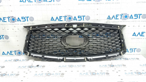 The radiator grille of the Infiniti QX50 19-25 is bare, without the emblem and chrome molding, broken, cracked, and the fasteners are broken.