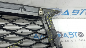 The radiator grille of the Infiniti QX50 19-25 is bare, without the emblem and chrome molding, broken, cracked, and the fasteners are broken.