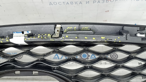 The radiator grille of the Infiniti QX50 19-25 is bare, without the emblem and chrome molding, broken, cracked, and the fasteners are broken.