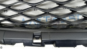 The radiator grille of the Infiniti QX50 19-25 is bare, without the emblem and chrome molding, broken, cracked, and the fasteners are broken.