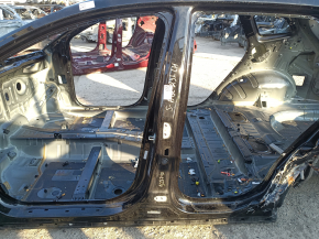The central left body pillar of a Kia Sportage 23-26 HEV is dented.