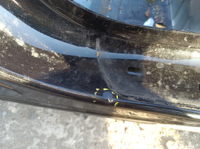 The central left body pillar of a Kia Sportage 23-26 HEV is dented.