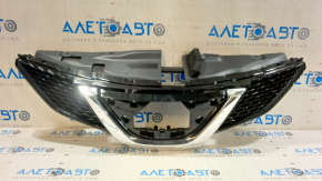 Radiator grill grill Nissan Rogue Sport 17-19 without emblem, with chrome, under distronic