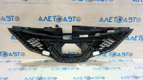 Radiator grill grill Nissan Rogue Sport 17-19 without emblem, with chrome, under distronic