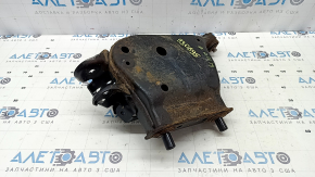 The lower control arm under the rear left Infiniti QX50 19-20 spring is rusty, the silent block needs replacing
