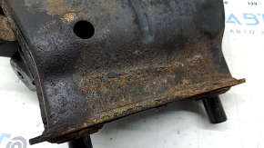 The lower control arm under the rear left Infiniti QX50 19-20 spring is rusty, the silent block needs replacing