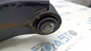 The lower control arm under the rear left Infiniti QX50 19-20 spring is rusty, the silent block needs replacing