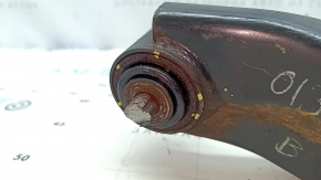 The lower control arm under the rear right Infiniti QX50 19-25 spring is rusty, the silent block needs replacing