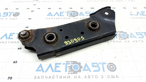 The rear right control arm of an Infiniti QX50 19-20 is rusty, the bushing needs replacing.