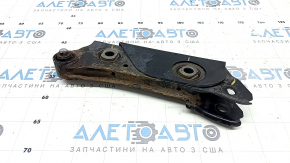 The rear right control arm of an Infiniti QX50 19-20 is rusty, the bushing needs replacing.