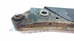 The rear right control arm of an Infiniti QX50 19-20 is rusty, the bushing needs replacing.