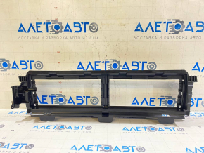 Volvo XC60 22-26 lower louver air duct