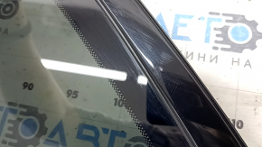 Rear left Jeep Grand Cherokee WK2 17-19 window with black molding, no antenna, worn molding