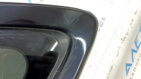 Rear left Jeep Grand Cherokee WK2 17-19 window with black molding, no antenna, worn molding