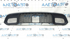 The lower grille of the front bumper of the Jeep Grand Cherokee WK2 17-22 is open, under the radar and hooks, broken, sand