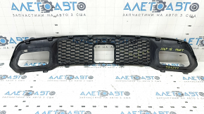 The lower grille of the front bumper of the Jeep Grand Cherokee WK2 17-22 is open, under the radar and hooks, broken, sand