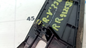 Right tailgate hinge cover for Honda CRV 23-26, crack in mounting