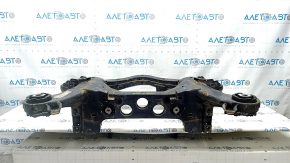 The rear subframe of a Jeep Grand Cherokee WK2 16-22 is rusty, and the gearbox bushings are torn.
