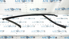 Upper front right door molding Ford Fusion mk5 13-16 chrome with glass seal, worn