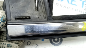 Lincoln MKX 16-18 rear right window seal with upper chrome molding, worn