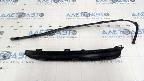 The left fog light frame molding for a BMW 3 F30 16-18 is broken, and the mount is broken.