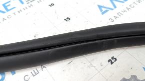 The rear left door seal for a Kia Niro 17-22 is worn out.